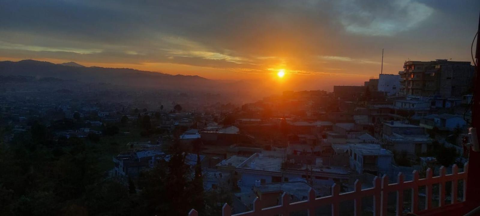 Red Rose Hotel & Resort Mansehra 외부 사진